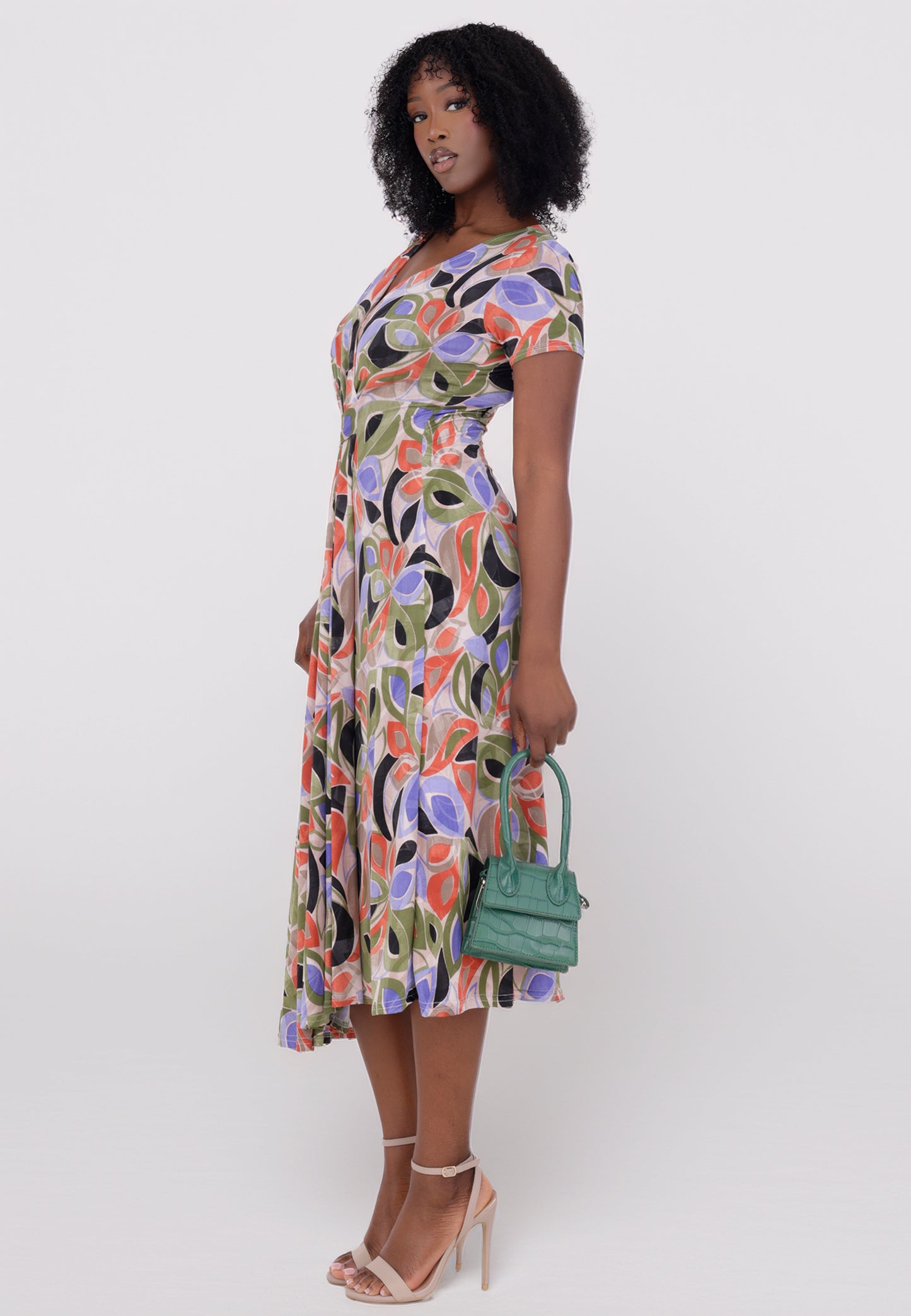 "Modern & Farbenfroh – V-Ausschnitt für stilvolle Leichtigkeit"