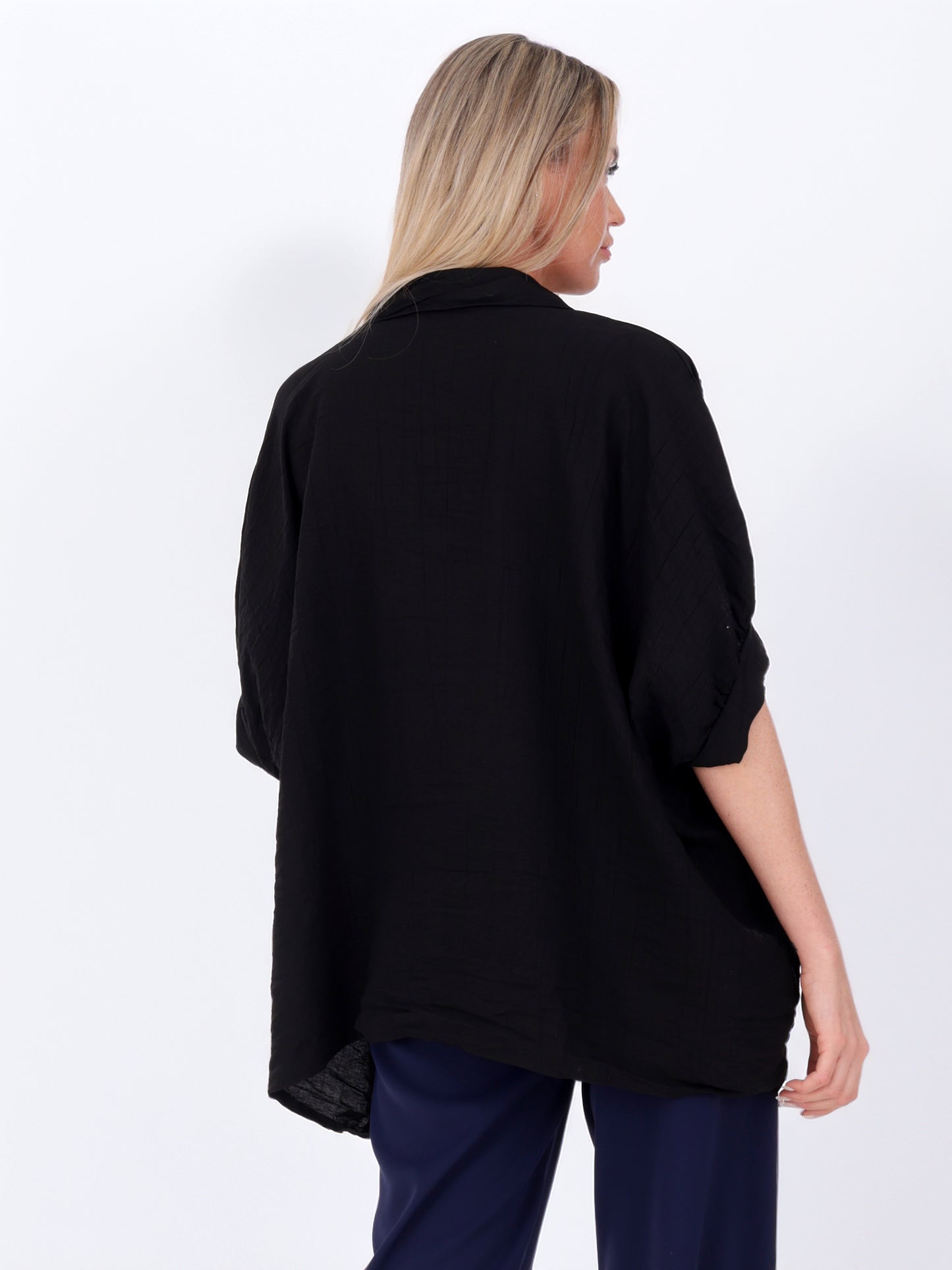 Weite Damenbluse aus 100 % Viskose mit Knopfleiste