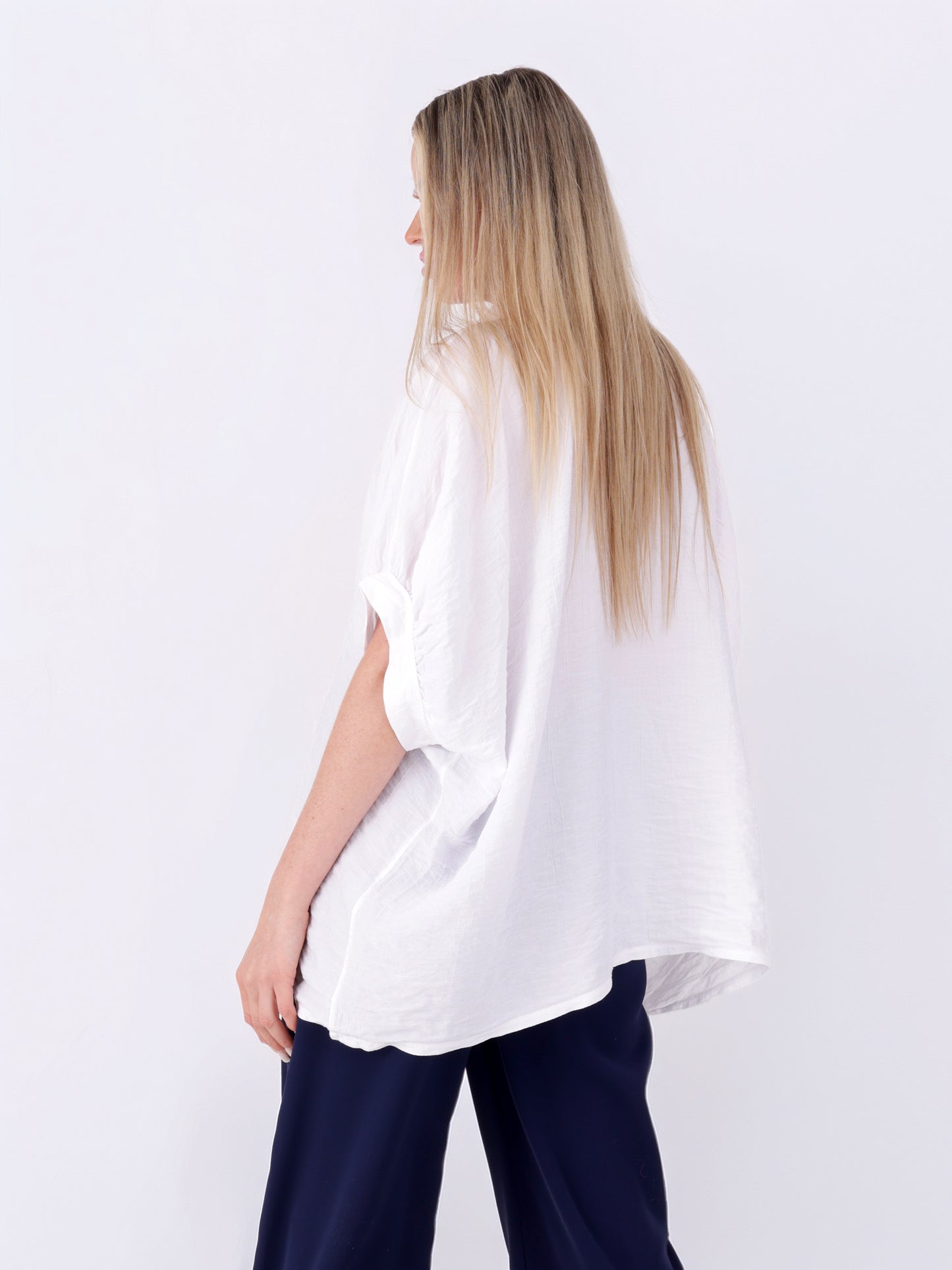 Weite Damenbluse aus 100 % Viskose mit Knopfleiste