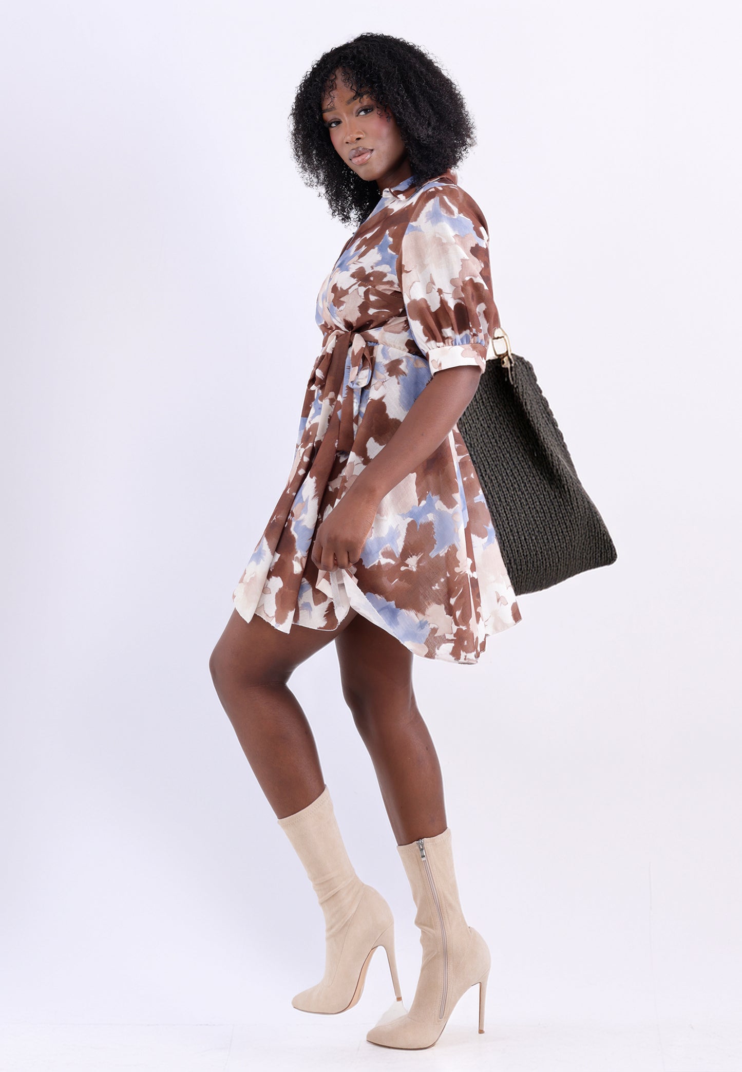 Minikleid mit Blumenprint und Bindegürtel – One Size (34–38)