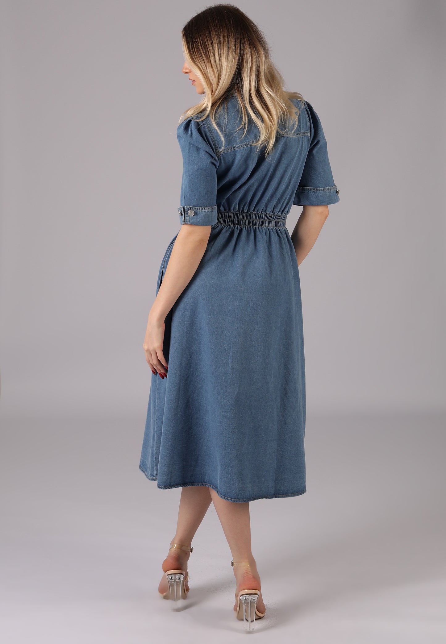 Jeans-Midikleid mit elastischer Taille und Knopfleiste