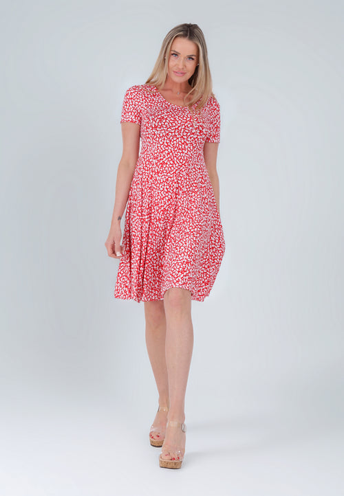 Minikleid mit Blumenmuster – luftig und ausgestellt