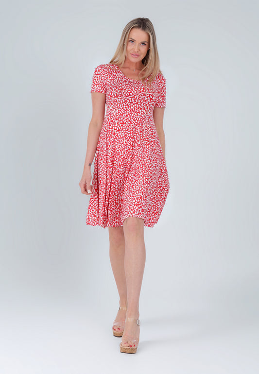 Minikleid mit Blumenmuster – luftig und ausgestellt