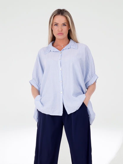 Weite Damenbluse aus 100 % Viskose mit Knopfleiste