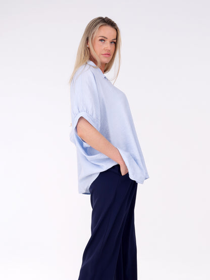 Weite Damenbluse aus 100 % Viskose mit Knopfleiste