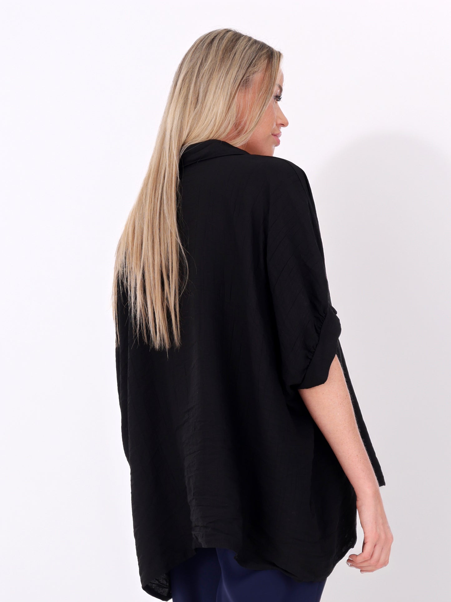 Weite Damenbluse aus 100 % Viskose mit Knopfleiste