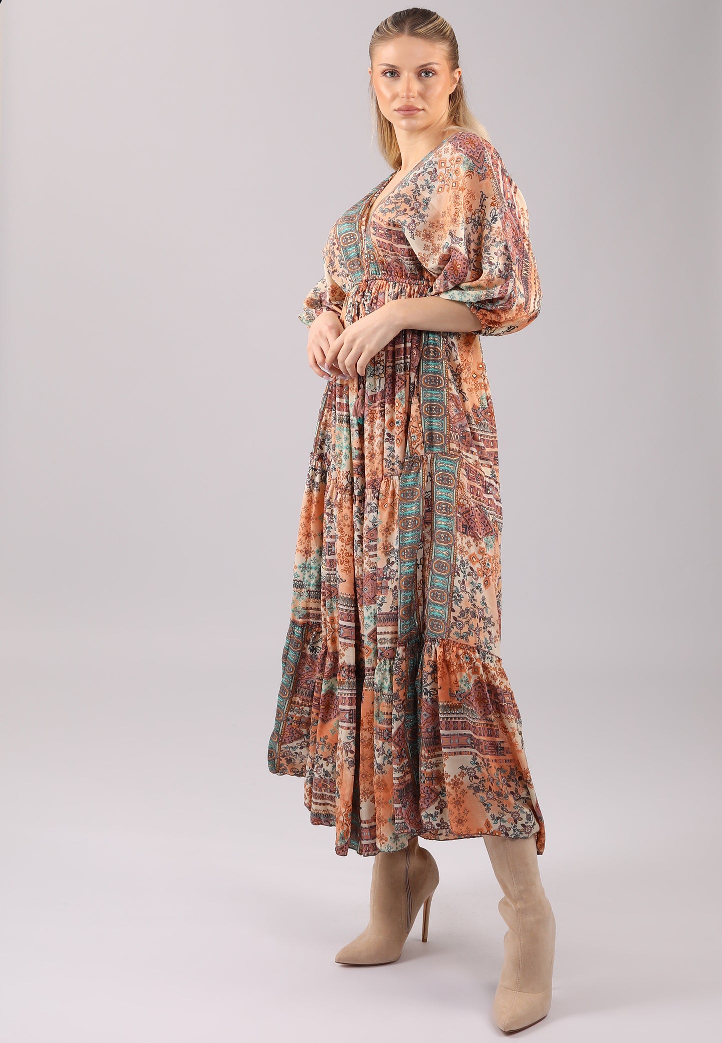 Boho-Chic Maxikleid mit tiefem Ausschnitt und Einschubtaschen