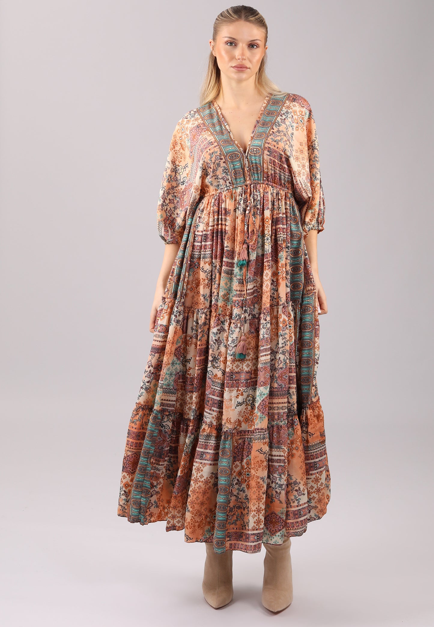 Boho-Chic Maxikleid mit tiefem Ausschnitt und Einschubtaschen