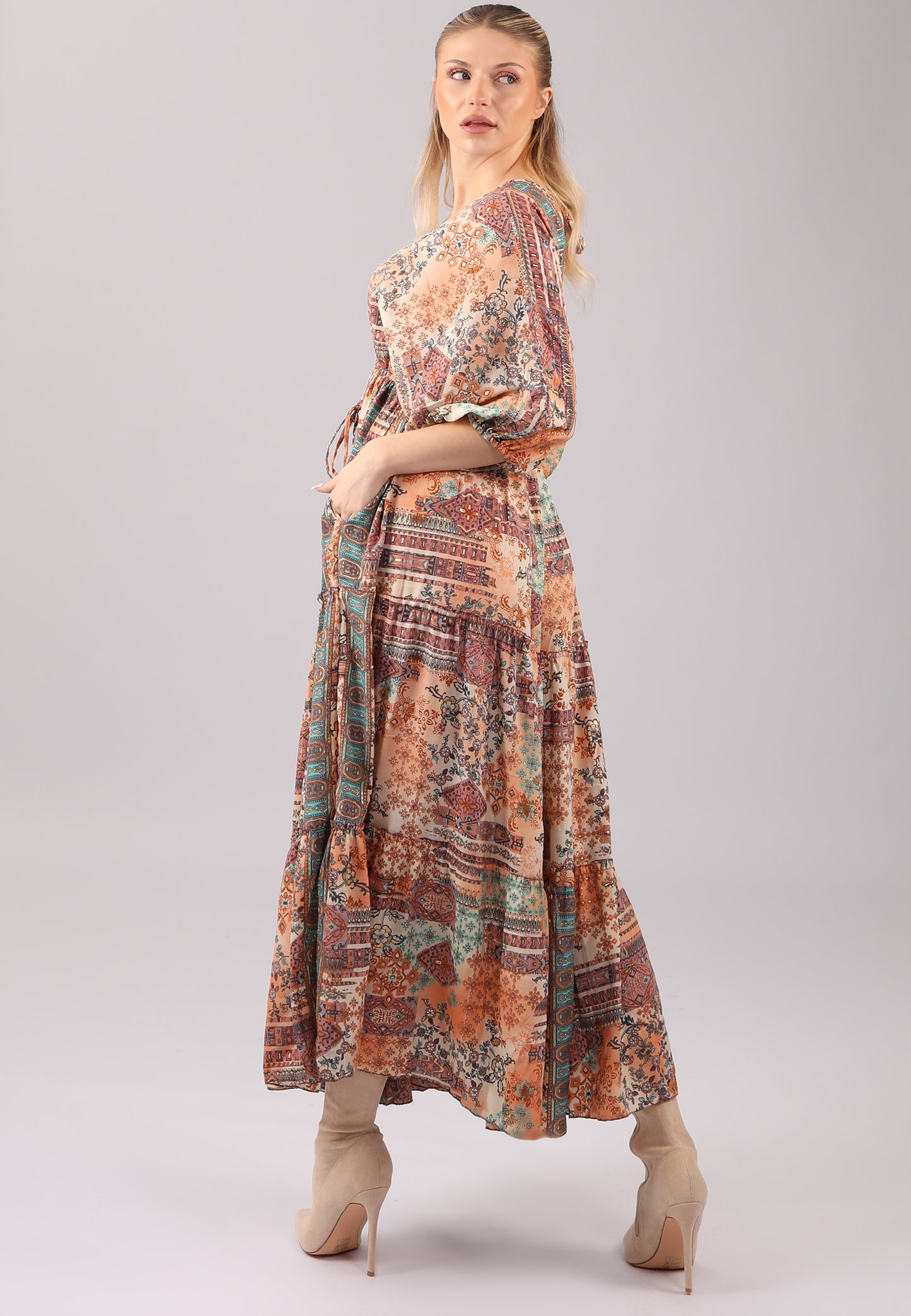 Boho-Chic Maxikleid mit tiefem Ausschnitt und Einschubtaschen