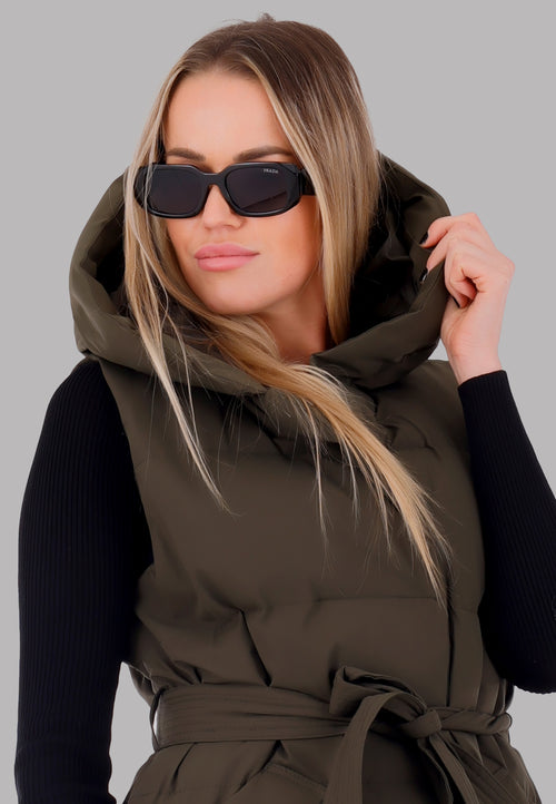 "Lange wattierte Damenweste mit Kapuze"