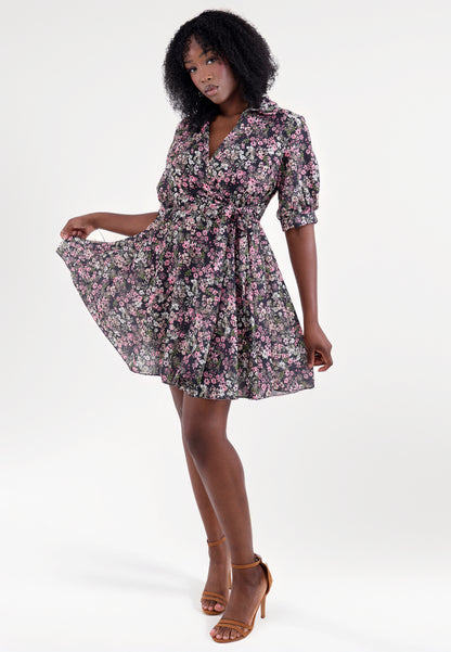 Minikleid mit Blumenprint und Bindegürtel – One Size (34–38)