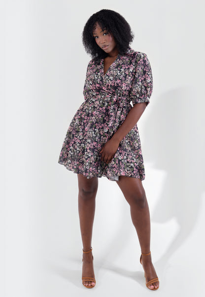Minikleid mit Blumenprint und Bindegürtel – One Size (34–38)